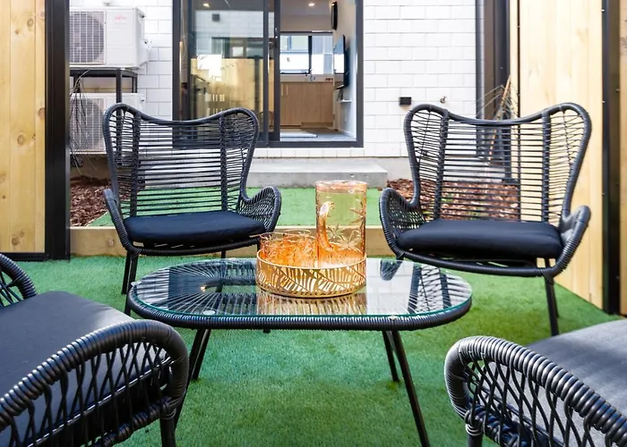 Indulge In Christchurch Hagley Park 2 Bed 2 Bath