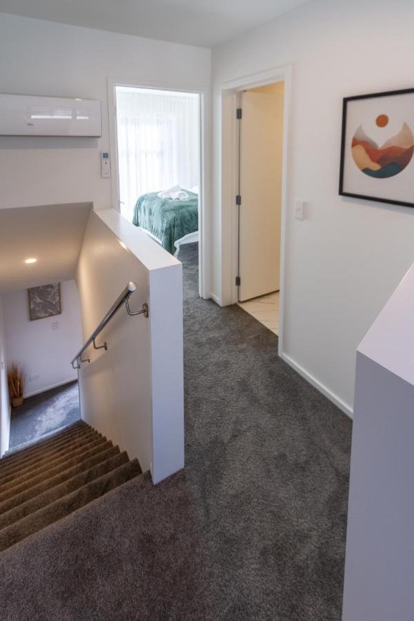 Indulge In Hagley Park 2 Bed 2 Bath Apartment *